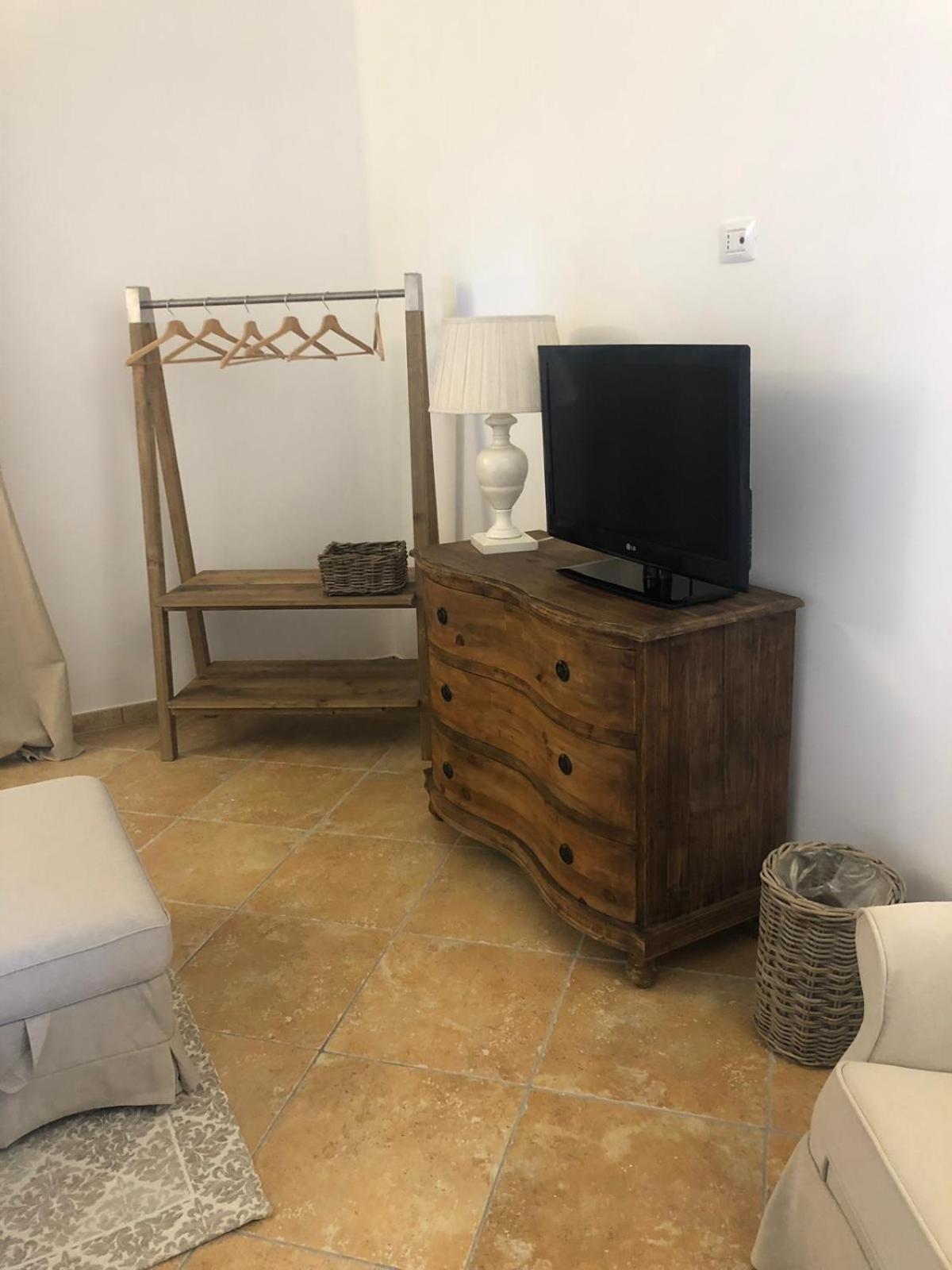 Dimora Le Ginestre Adults Only Bed & Breakfast Fasano Room photo